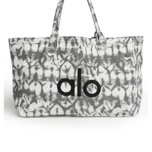 Alo Yoga shopper tote - brand new in packaging